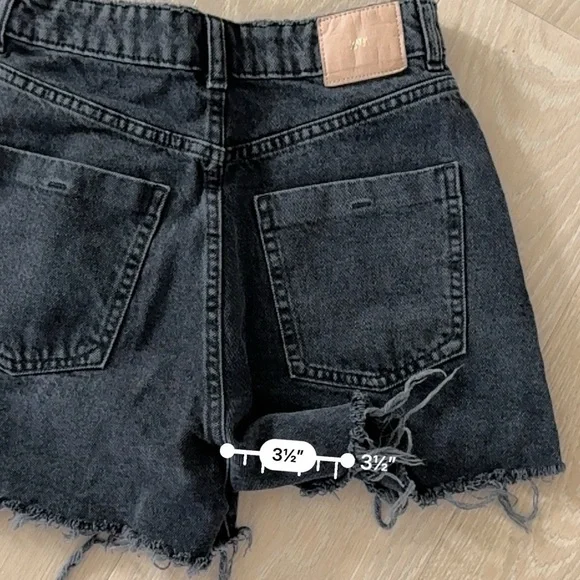 Zara Distressed Denim Shorts - Picture 4 of 5